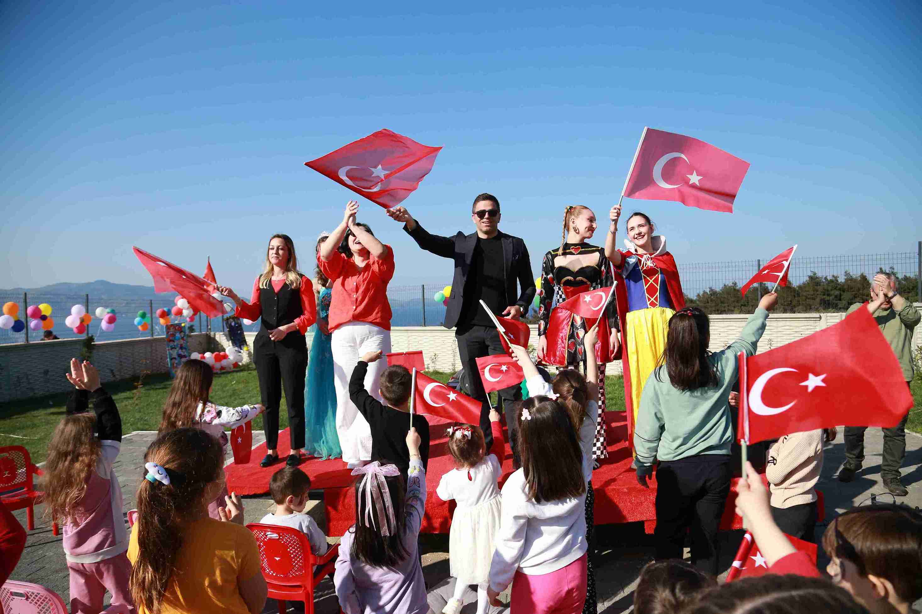 Akın Ertürk Koleji’nde 23 Nisan Coşkusu: Tüm Bandırma Çocuklarıyla Birlikte Şenlikte Buluştuk!